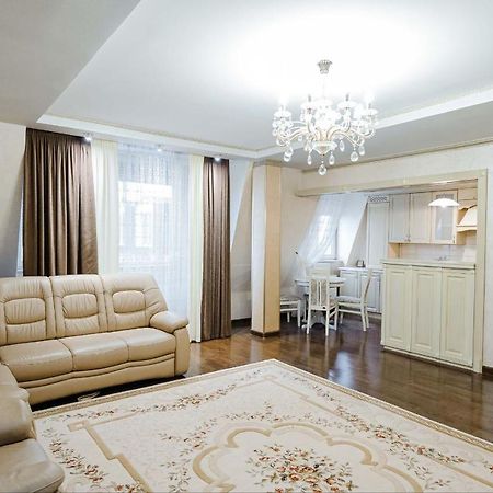 Cathedral Park And Pedestrian Zone Ultracentral Cozy Apartment In Chişinău Esterno foto