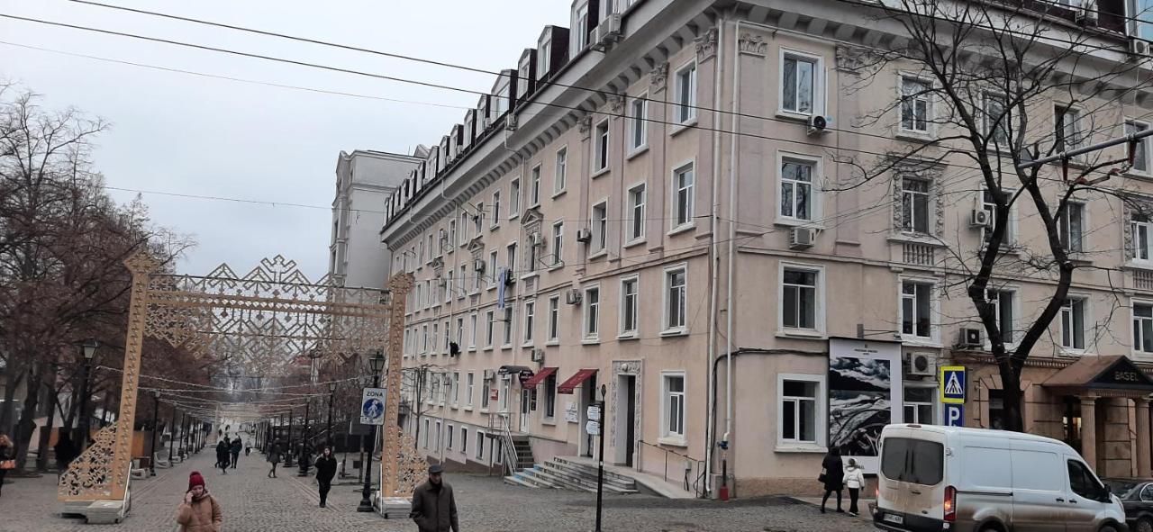 Cathedral Park And Pedestrian Zone Ultracentral Cozy Apartment In Chişinău Esterno foto