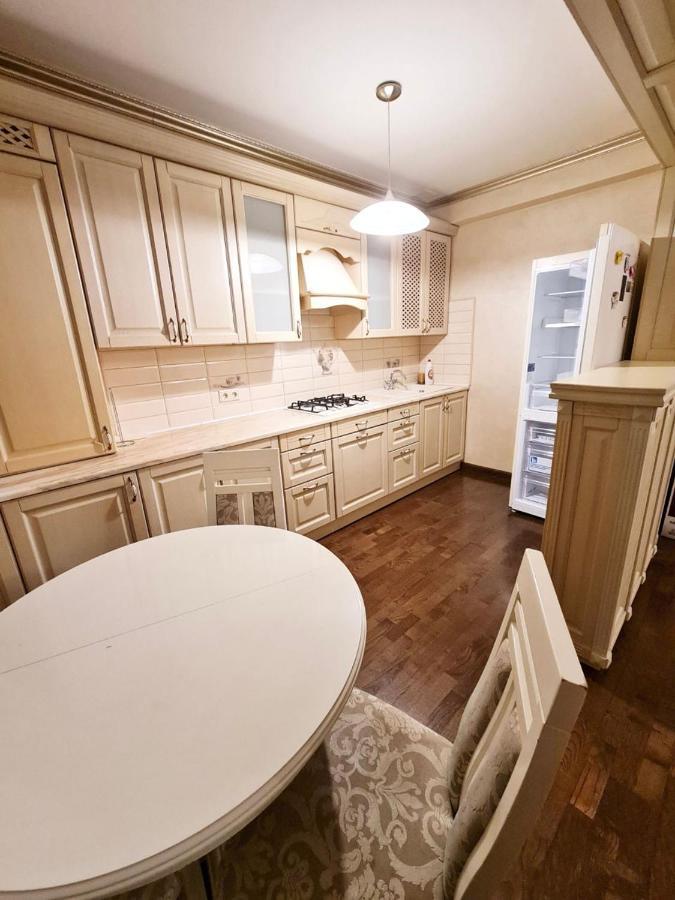 Cathedral Park And Pedestrian Zone Ultracentral Cozy Apartment In Chişinău Esterno foto