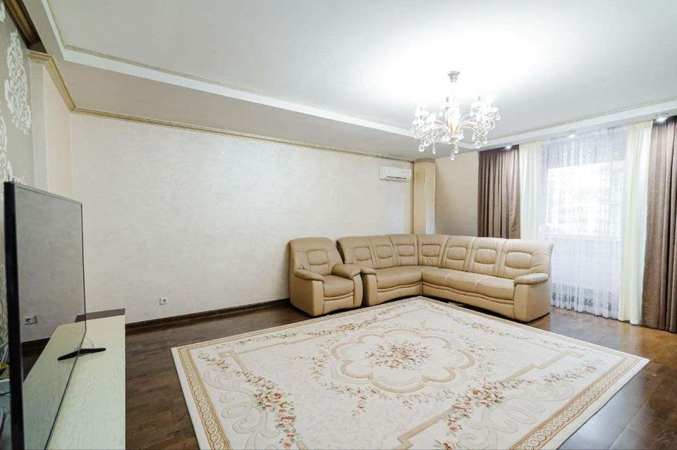 Cathedral Park And Pedestrian Zone Ultracentral Cozy Apartment In Chişinău Esterno foto
