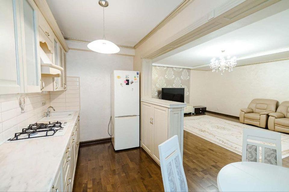 Cathedral Park And Pedestrian Zone Ultracentral Cozy Apartment In Chişinău Esterno foto