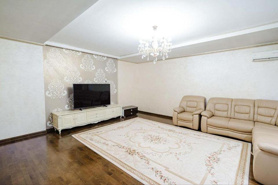 Cathedral Park And Pedestrian Zone Ultracentral Cozy Apartment In Chişinău Esterno foto